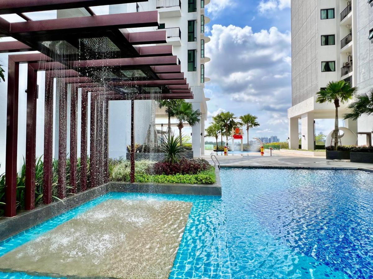 Royale Cottage Midvalley Netflix Pools 4 Pax Johor Bahru Zewnętrze zdjęcie