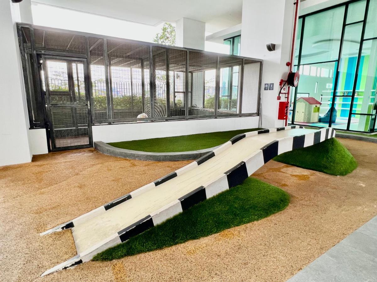 Royale Cottage Midvalley Netflix Pools 4 Pax Johor Bahru Zewnętrze zdjęcie